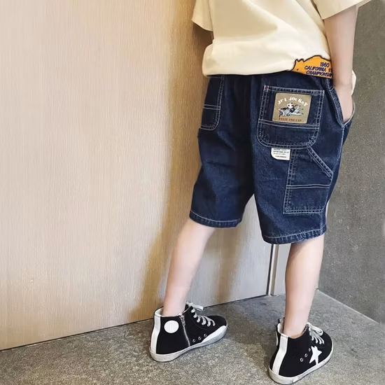 卸売ボーイズミッドライズデニムショートパンツ、ブラックデニムショートジーンズ、キッズパンツ、OEMおよびODM